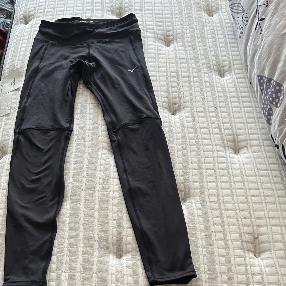 Mizuno Black Women's Athletic Leggings (Cut Small)